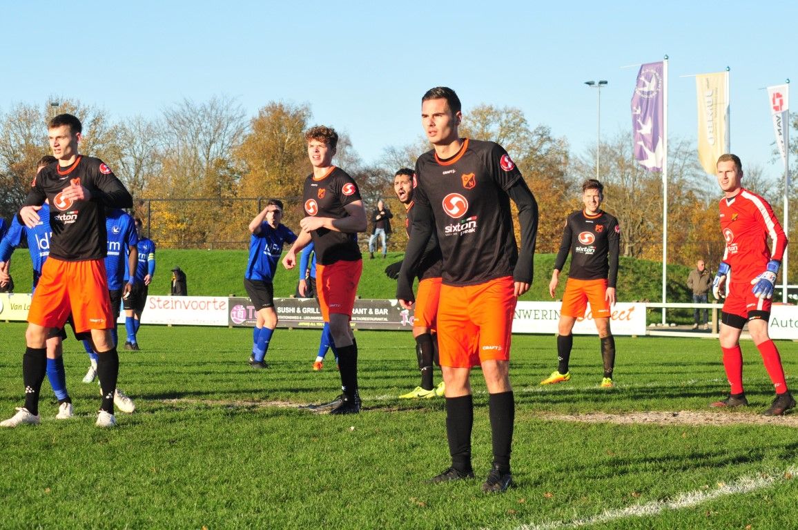 Oranje Nassau hangt ook Leeuwarder Zwaluwen aan de zegekar