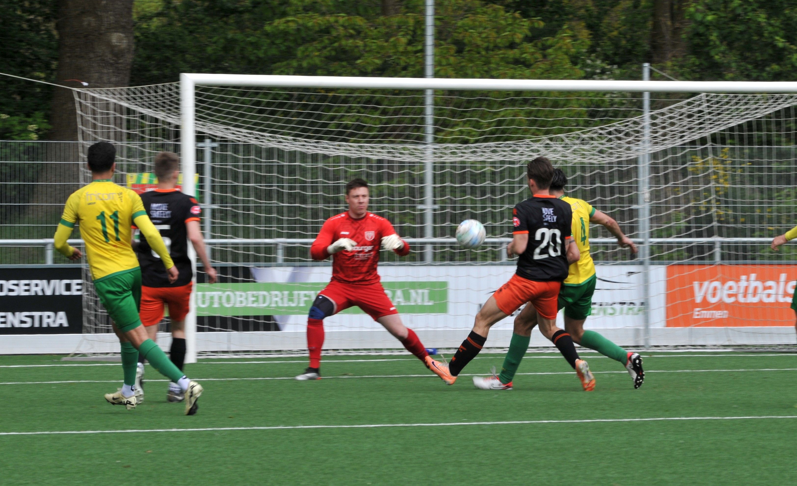 Oranje Nassau haakt af in titelstrijd