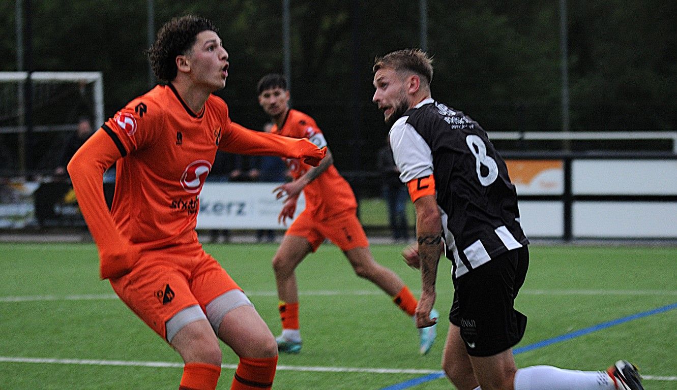 Zaterdagavond speelt Oranje Nassau tegen vv Roden