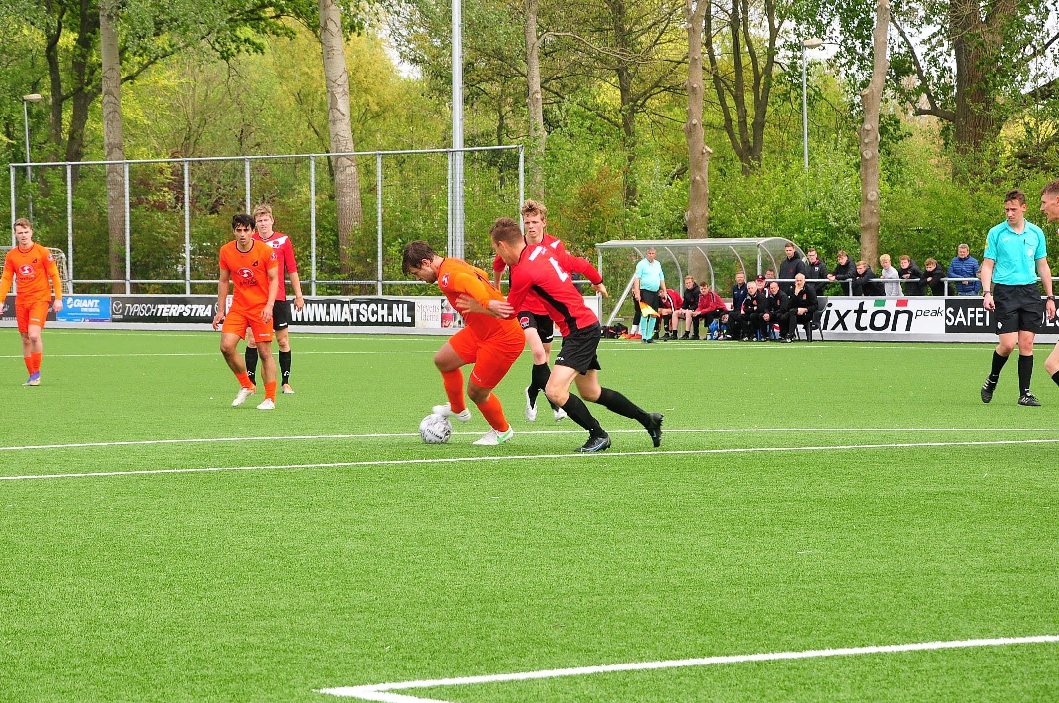 Oud trainer Patrick Zwart komt zaterdag met Broekster Boys op bezoek op Coendersborg