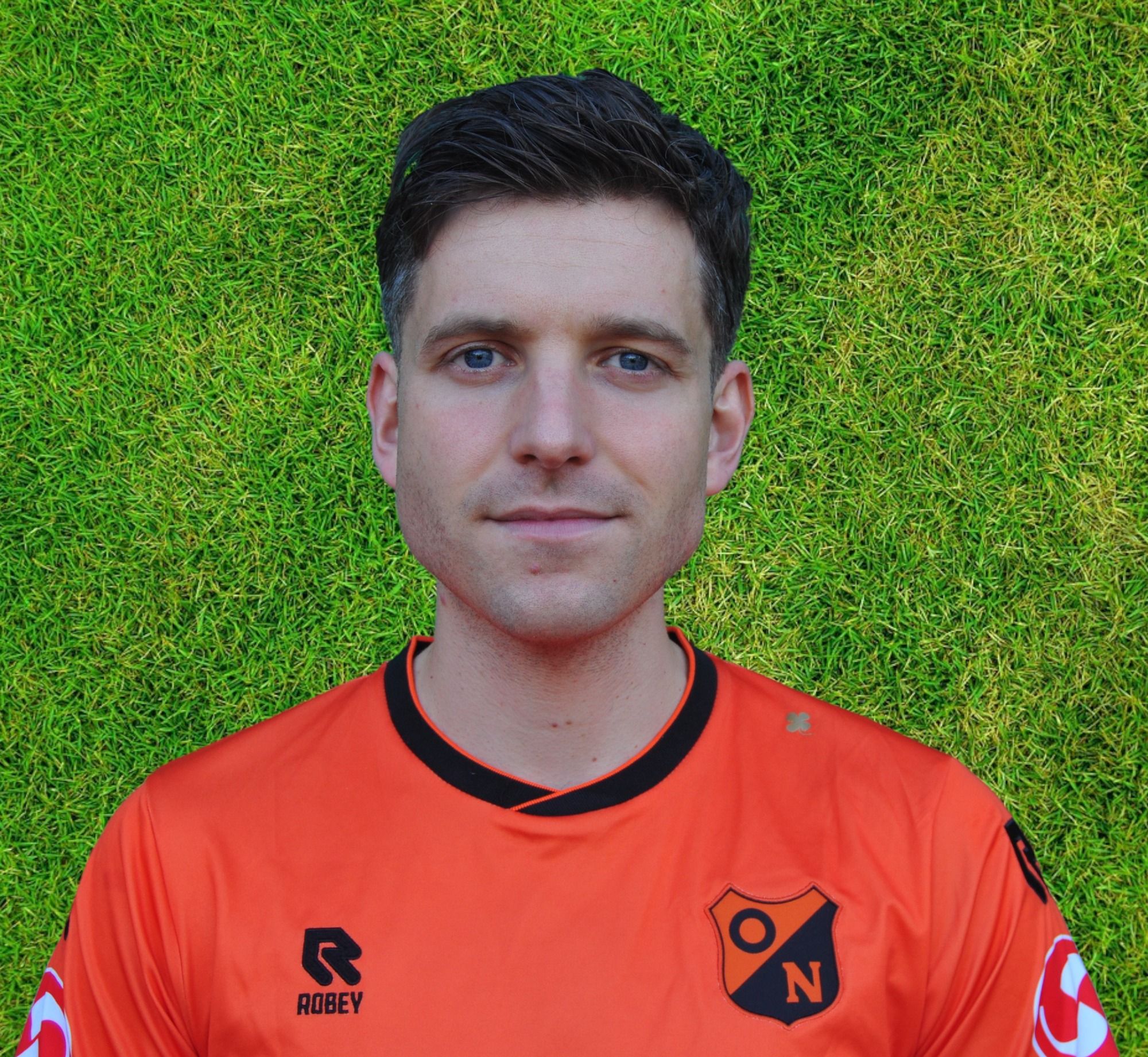 Ezra Schrijver maakt zijn 100e competitiedoelpunt.