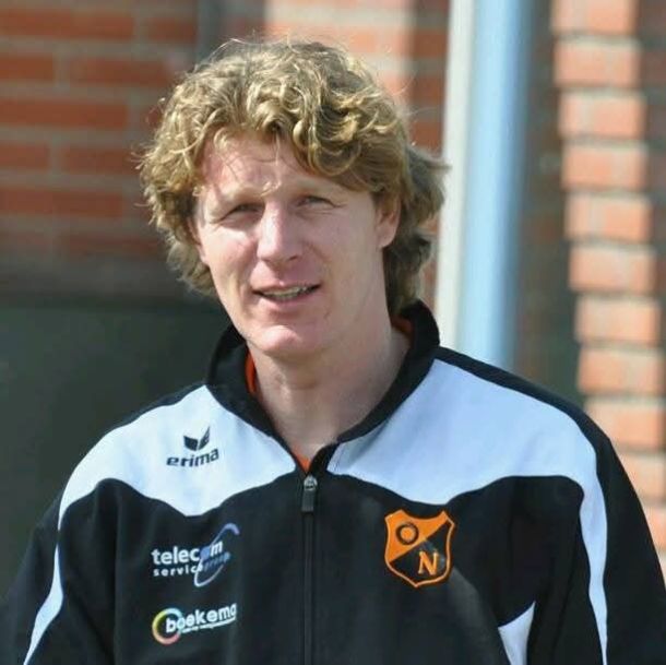 Hans van der Ploeg nieuwe trainer Oranje Nassau