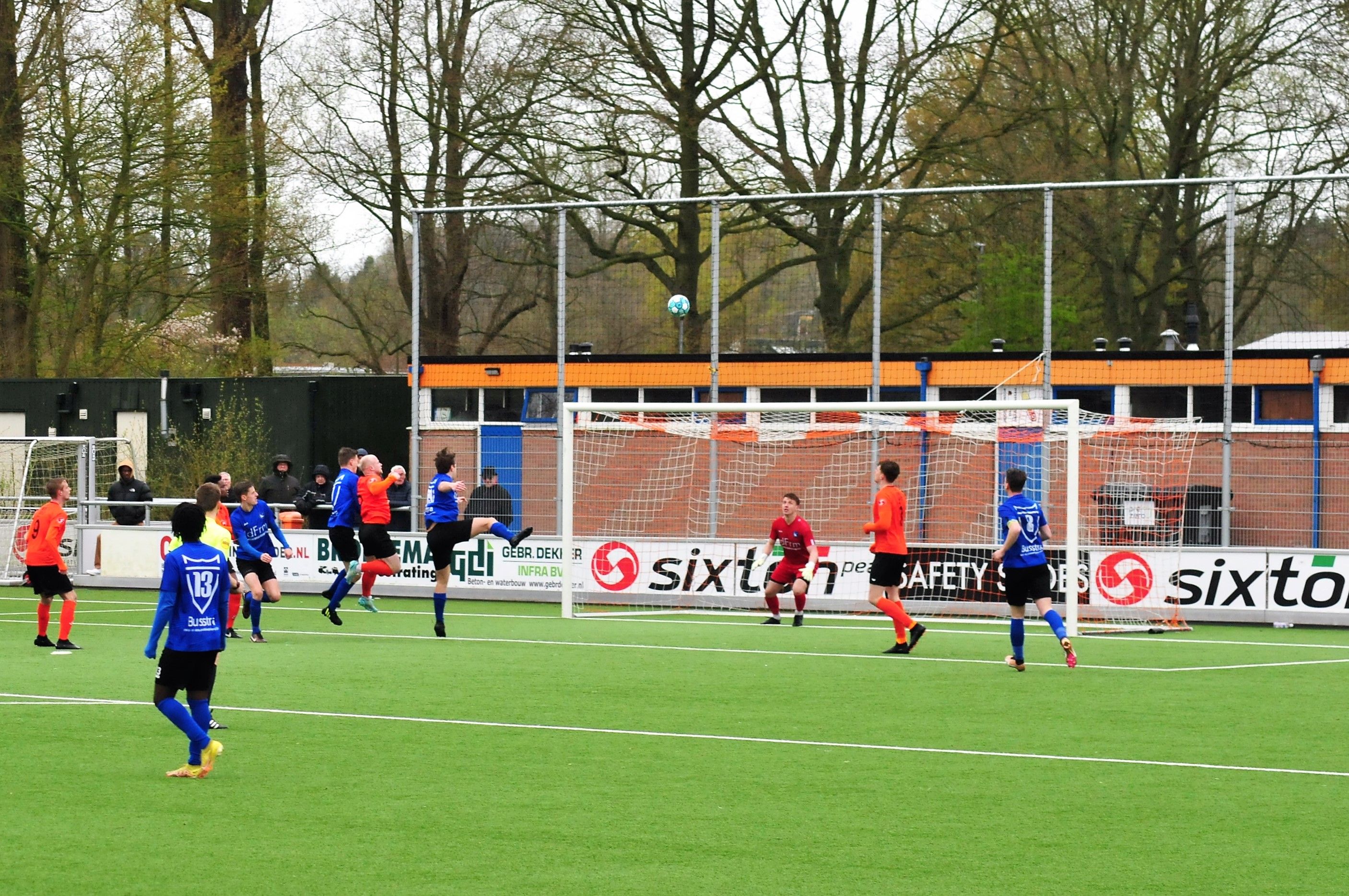 Oranje Nassau pakt de draad weer op