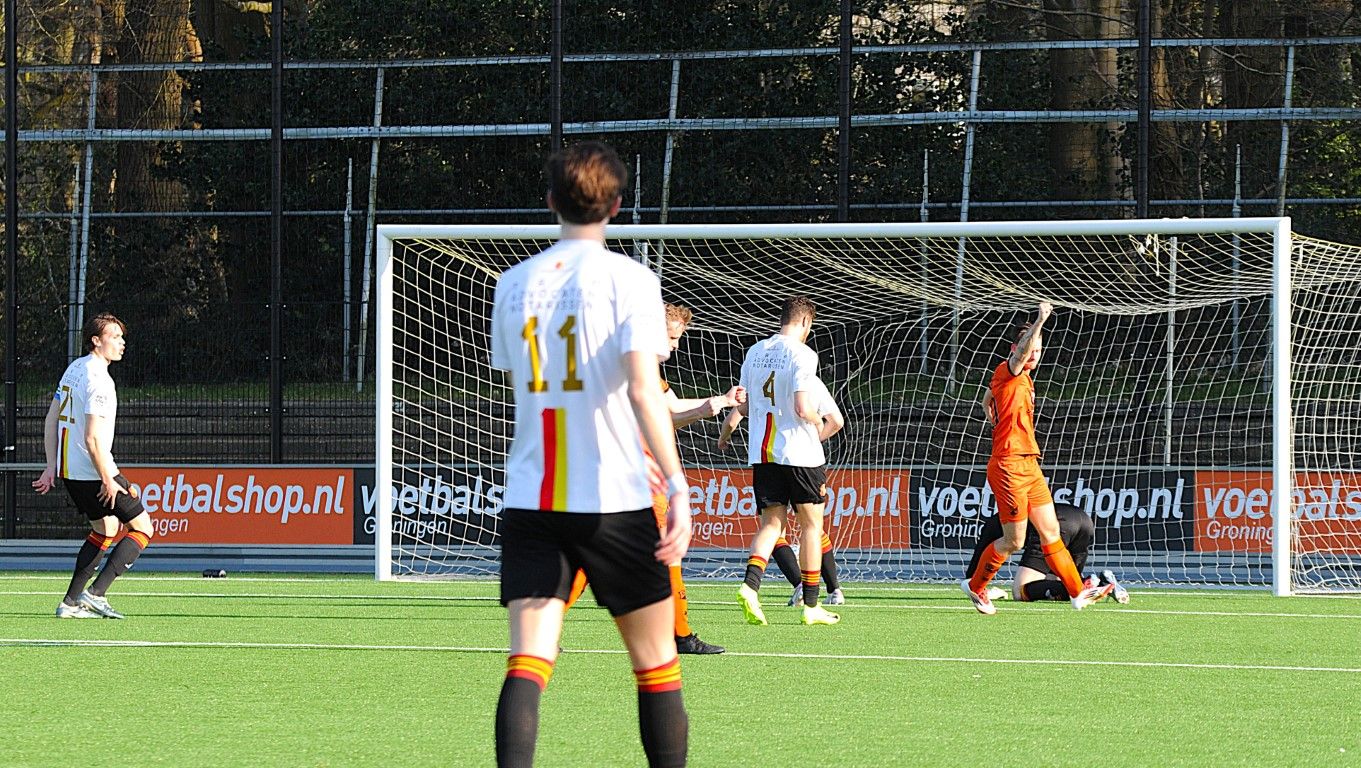 Honderdste doelpunt voor Peter van Son